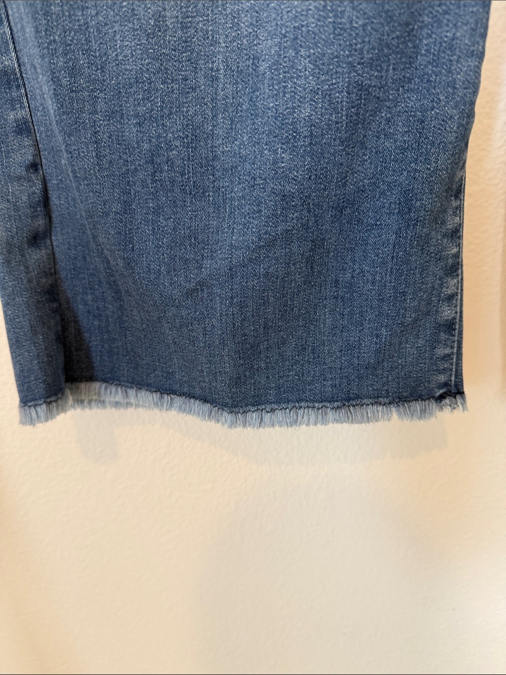 NYDJ Patchie Major Wide Leg Capri Jeans
- Compass - Size 2 - Picture 5 of 12